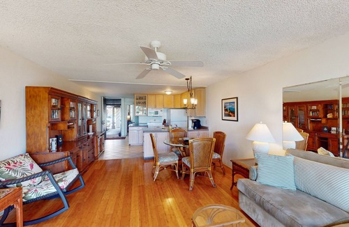 Kihei Condo | Hale Kamaole Condo w/Private Washer/Dryer & Shared Outdoor Pool- Small Dogs OK
