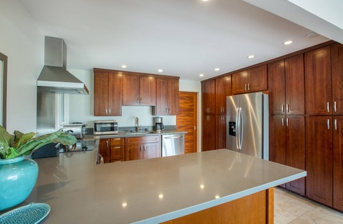 Portlock House | Hale Maunalua hillside hideaway with ocean views & pool - walk to Hanauma Bay