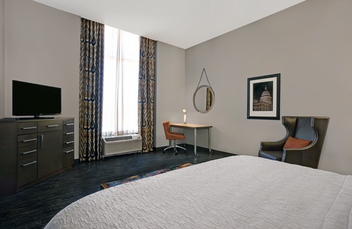 Museum District Hotel | Hampton Inn and Suites Austin University Capitol
