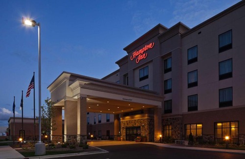 Beloit Hotel | Hampton Inn Beloit