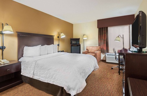 University Place Hotel | Hampton Inn Charlotte - University Place