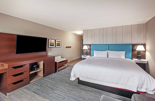 New Century Hotel | Hampton Inn Gardner Conference Center