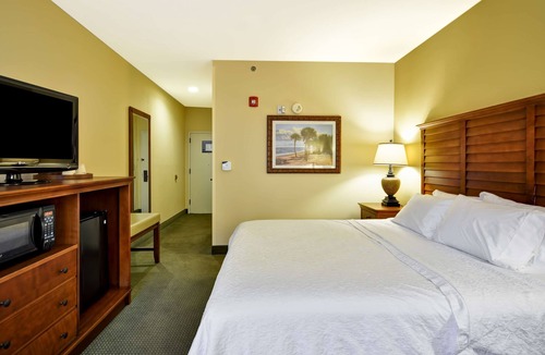 Mount Pleasant Hotel | Hampton Inn & Suites Charleston/Mt. Pleasant-Isle Of Palms