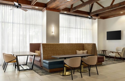 Greenville Downtown Hotel | Hampton Inn & Suites Greenville-Downtown-RiverPlace