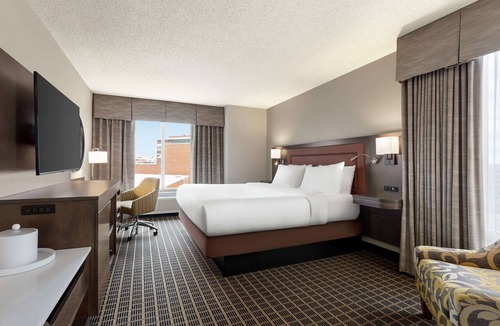 Greenville Downtown Hotel | Hampton Inn & Suites Greenville-Downtown-RiverPlace