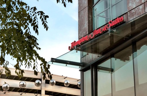 Navy Yard Hotel | Hampton Inn & Suites Washington, D.C. - Navy Yard