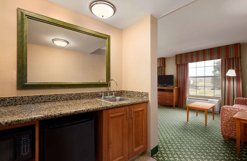 Williamsburg Hotel | Hampton Inn & Suites Williamsburg-Central