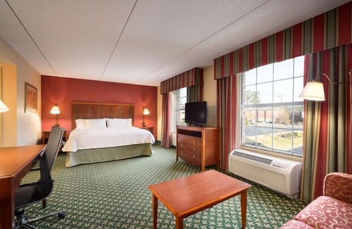 Williamsburg Hotel | Hampton Inn & Suites Williamsburg-Central
