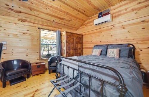 Johnson City Apartment | Happy Haven | Hill Country Couple’s Cabin Retreat