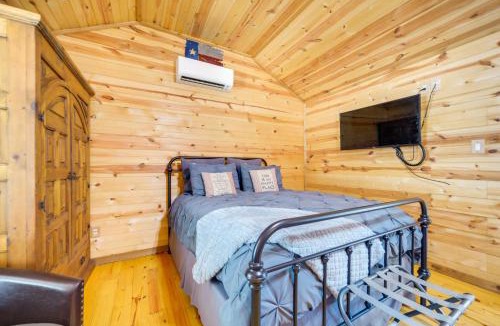 Johnson City Apartment | Happy Haven | Hill Country Couple’s Cabin Retreat