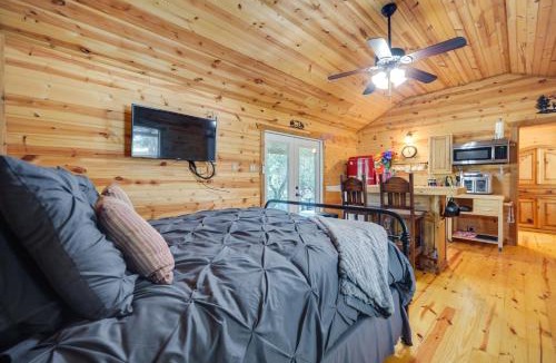Johnson City Apartment | Happy Haven | Hill Country Couple’s Cabin Retreat