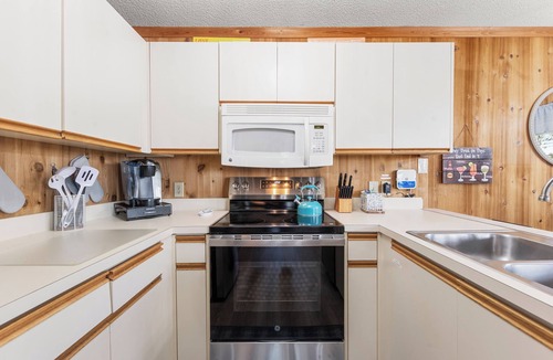 Ocean Sands Condo | Happy Ours: Shared Pool | Short Walk to Beach