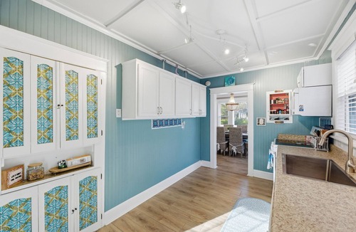 Wilmington House | Happy Place🏖️🐶 Prime Historic 1915 Pet-Friendly Home:Great Beach & Downtown Spot!