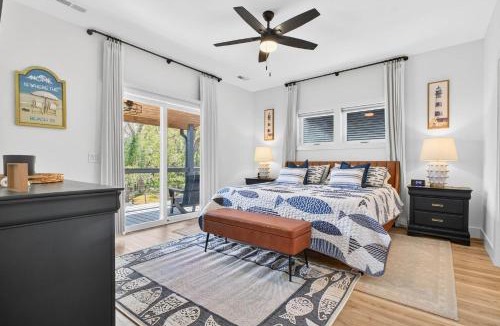 Long Beach House | Harbor Lights Resort Waterfront, Pool & Dock!