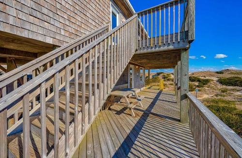 Avon House | Hatteras Solrise 386