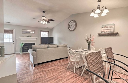 Havelock House | Havelock Home w/ Fenced Yard - 6 Mi to Beach!