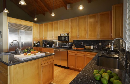 Kalaoa House | Hawaii life luxury coffee farm retreat