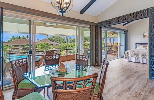Lahaina Condo | Hawaii Life Presents "Aloha'Kai" MKV E-292 Newly Remodeled 1BR/1BA- Sleeps 6