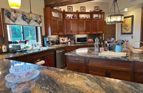 Paukaa Bed & Breakfast | Hawaii Magic Skies Farmstay