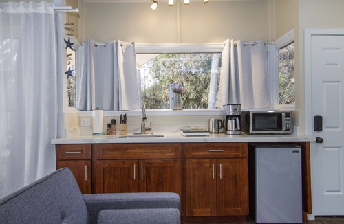 Haleiwa Cottage | Hawaii studio/Haleiwa/Turtle Beach w/Bikes/AC/30day minimum