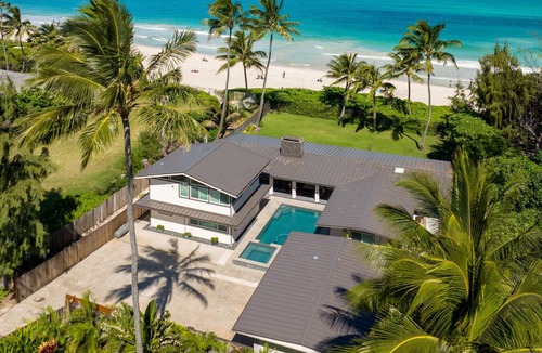 Kalama Tract Villa | Hawaiian Dream - Beachfront /Oceanfront paradise. by RedAwning
