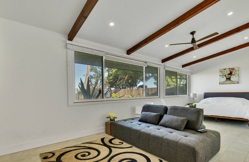 Kalama Tract Villa | Hawaiian Dream - Beachfront /Oceanfront paradise. by RedAwning