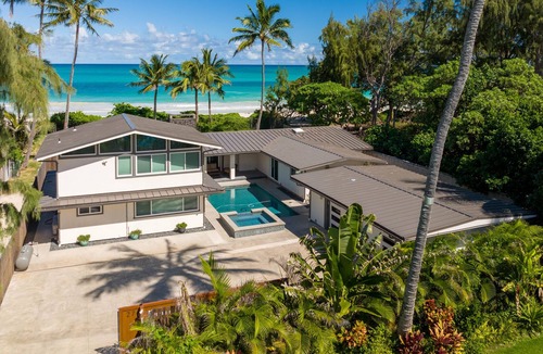 Kalama Tract Villa | Hawaiian Dream - Beachfront /Oceanfront paradise. by RedAwning
