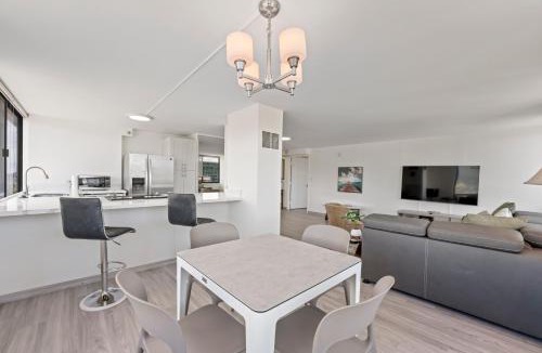 Waikiki Apartment | Hawaiian Monarch Penthouse 104 by Hawaii Ocean Club