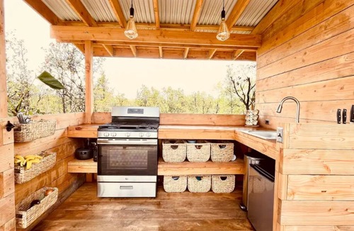 Fern Acres House | Hawaiian Treehouse, Peaceful Glamping Retreat