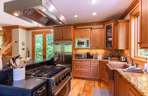 Elk Park House | Headwaters Hideaway 2 bed 2 and a half bath home in gated community near Banner Elk