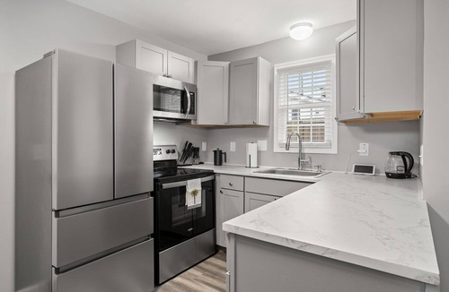 North-Central House | Heart of Dwntwn Charleston+Full Kitchen+Patio+W/D