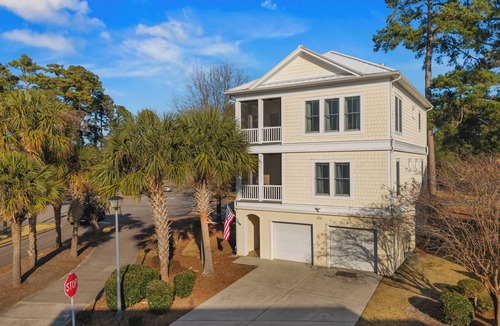 Central Myrtle Beach House | Heart of Myrtle Beach: Spacious 5BR Home w/2 Balconies & Garage