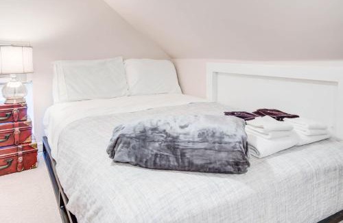 Old Town Alexandria House | HEART of OLD TOWN Historic 2 BR Walk to KING ST