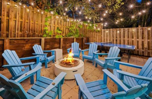 St. Augustine House | Heated Cocktail Pool, Putt Putt, Bowling, BBQ, Nintendo, Pet Friendly, Ping Pong
