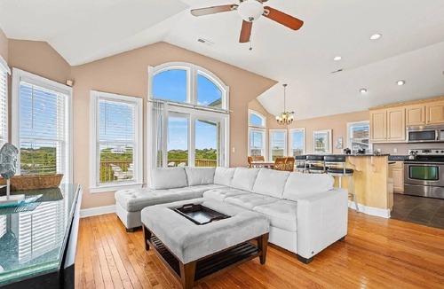 Nags Head House | 💥Heated Pool Included! Hot Tub💥Semi Ocean Front! 5 Minute Walk to Beach💥Pets