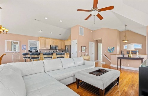 Nags Head House | 💥Heated Pool Included! Hot Tub💥Semi Ocean Front! 5 Minute Walk to Beach💥Pets