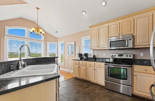 Nags Head House | 💥Heated Pool Included! Hot Tub💥Semi Ocean Front! 5 Minute Walk to Beach💥Pets