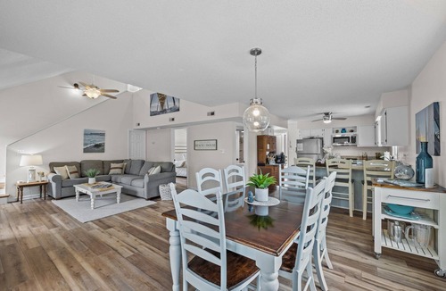 Emerald Isle House | *Heated Pool Oasis* Oceanside * Standalone Beach House * Centrally Located*