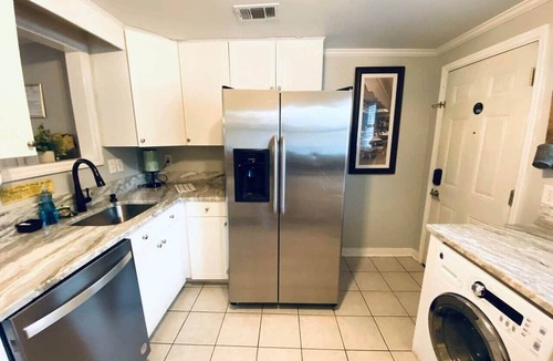 Dixon Park Apartment | HEATED SWIM SPA! Unit C - The Hourglass Inn