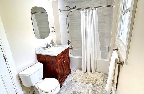 Burnsville House | Heavenly Lane Farm Home - Pet Friendly - Mountain View’s - Fresh Remodel