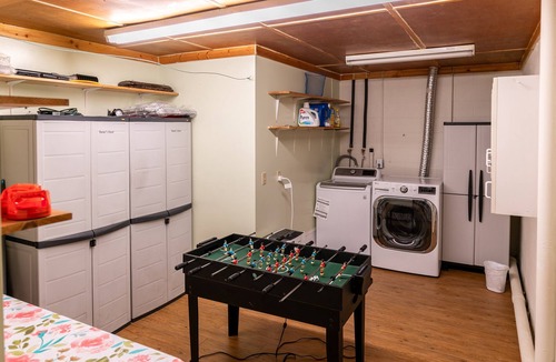 Ferguson House | Heavens Hideaway - 4 bedroom with views, allows pets, game tables