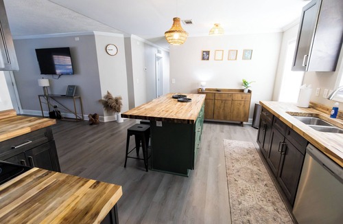 Lexington House | Hendrix Hideaway