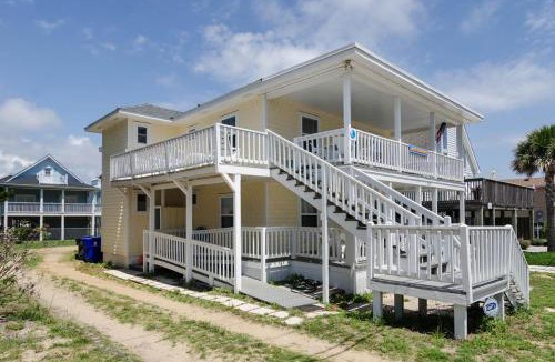 North Carolina Coast House | Henson Lower by Bryant Real Estate