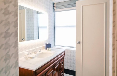 Charlotte Center City Hotel | Heritage-Style Hotel Near Charlotte Convention Center and City Attractions