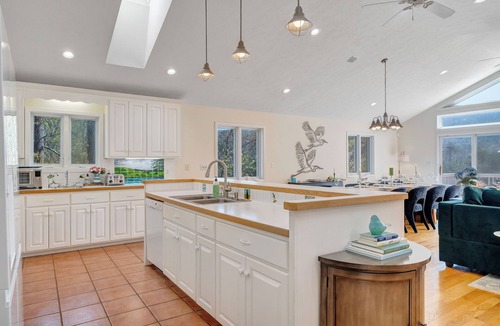 Huddleston House | Heron's Cove - Pet friendly, Private Dock!