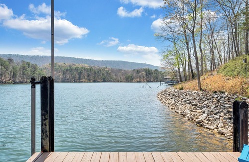 Huddleston House | Heron's Cove - Pet friendly, Private Dock!