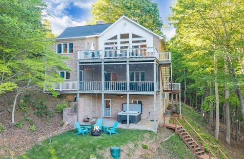 Huddleston House | Heron's Cove - Pet friendly, Private Dock!