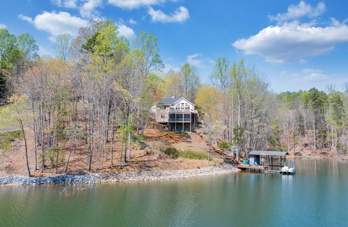 Huddleston House | Heron's Cove - Pet friendly, Private Dock!