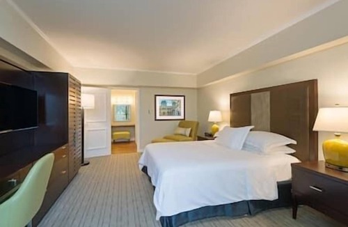 Waikiki Resort | HGVC Hawaii Village, Beachfront Resort, Hot Tub, Pool