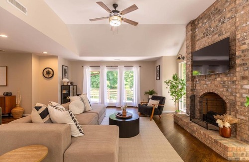 Lenoir House | Hidden Falls Retreat